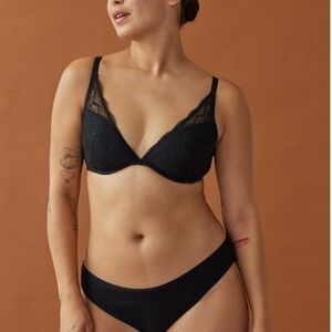 Women's black lace no underwire Bra in black 38D